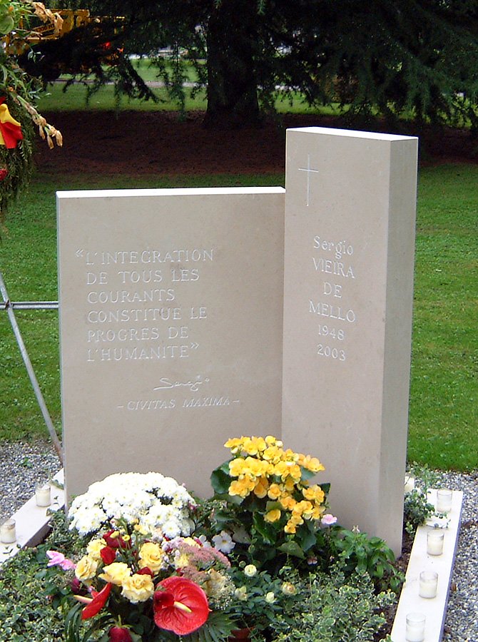 monument-viera-de-mello