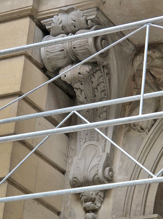 sculpture-face-entree